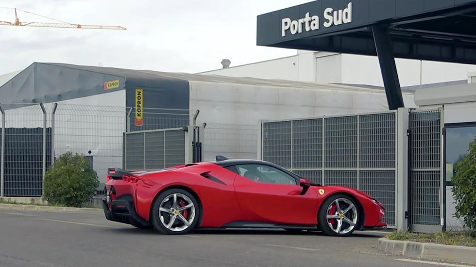 Γιατί η Lamborghini τεστάρει (ξανά) τη Ferrari SF90;